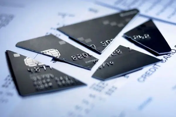 منابع بانکهای خصوصی صرف پرداخت وام به سهامداران می شود/هشدار درباره ورشکستگی چند بانک دیگر