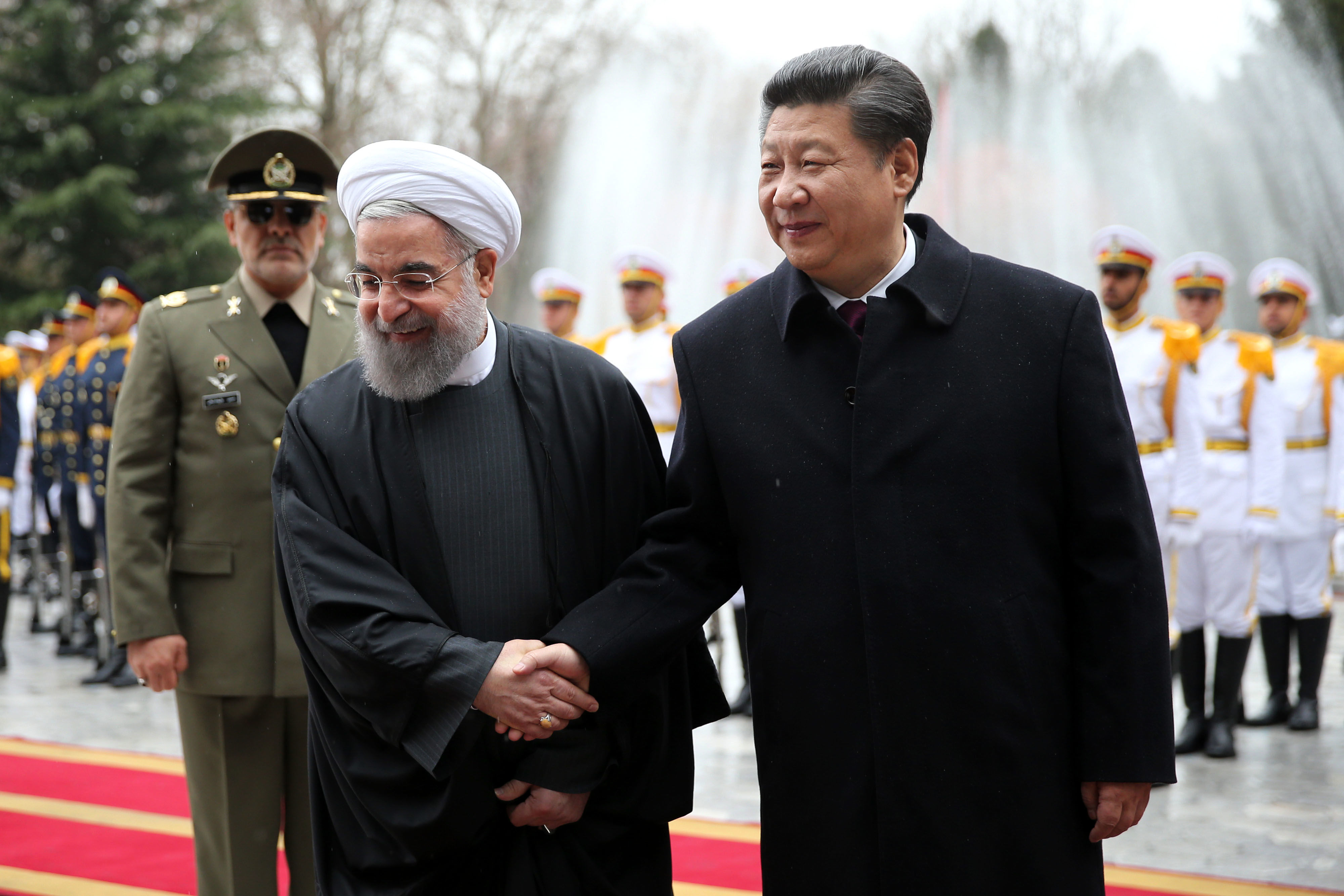اکثر سفرا دولت روحانی سفرای بیرونی هستند/ شخصی سفیر چین شود که روابط دو کشور را نزدیک کند