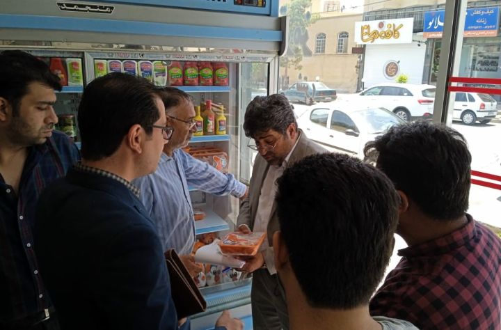 نظارت تعزیرات حکومتی یزد بر بازار اقلام اساسی در فروشگاه های زنجیره ای
