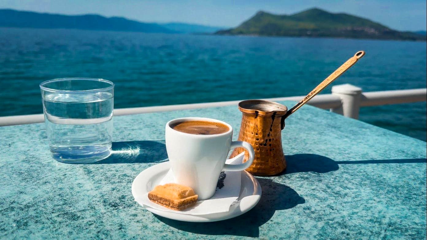قهوه یونانی چیست و چگونه تهیه می‌شود؟