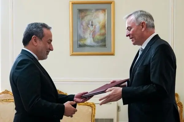 ​سفیر جدید اتریش رونوشت استوارنامه خود را تسلیم وزیر امور خارجه کشورمان کرد