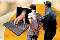 دستبند پلیس بر دستان عامل برداشت اینترنتی در میناب