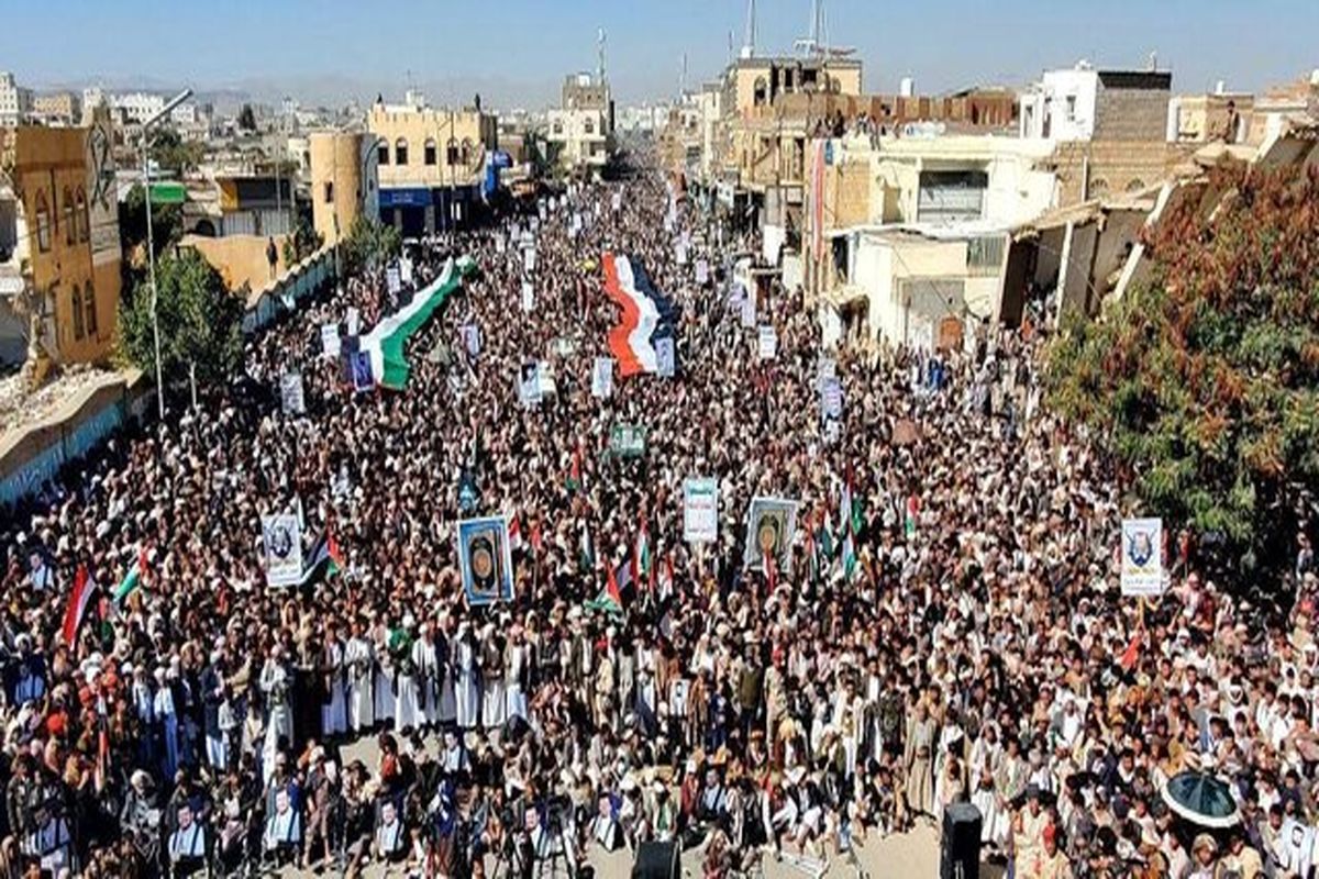 یمنی‌ها در محکومیت تجاوز انگلیس و آمریکا تظاهرات گسترده برگزار کردند