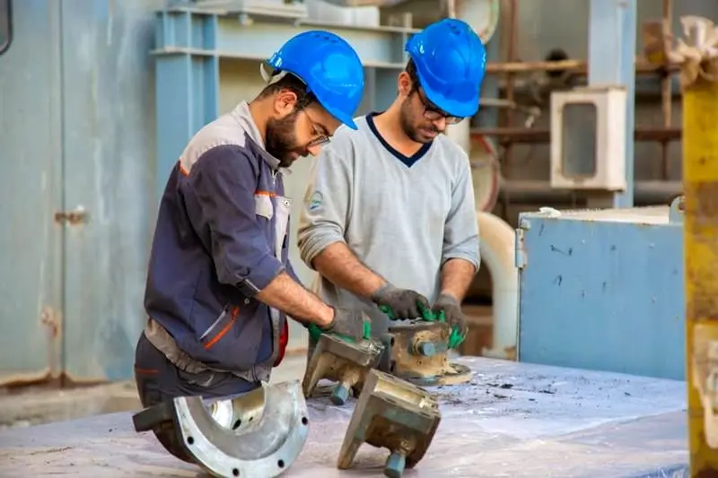 انجام تعمیرات اساسی تجهیزات هوای نواحی ۱ و ۲ شرکت فجر انرژی خلیج فارس