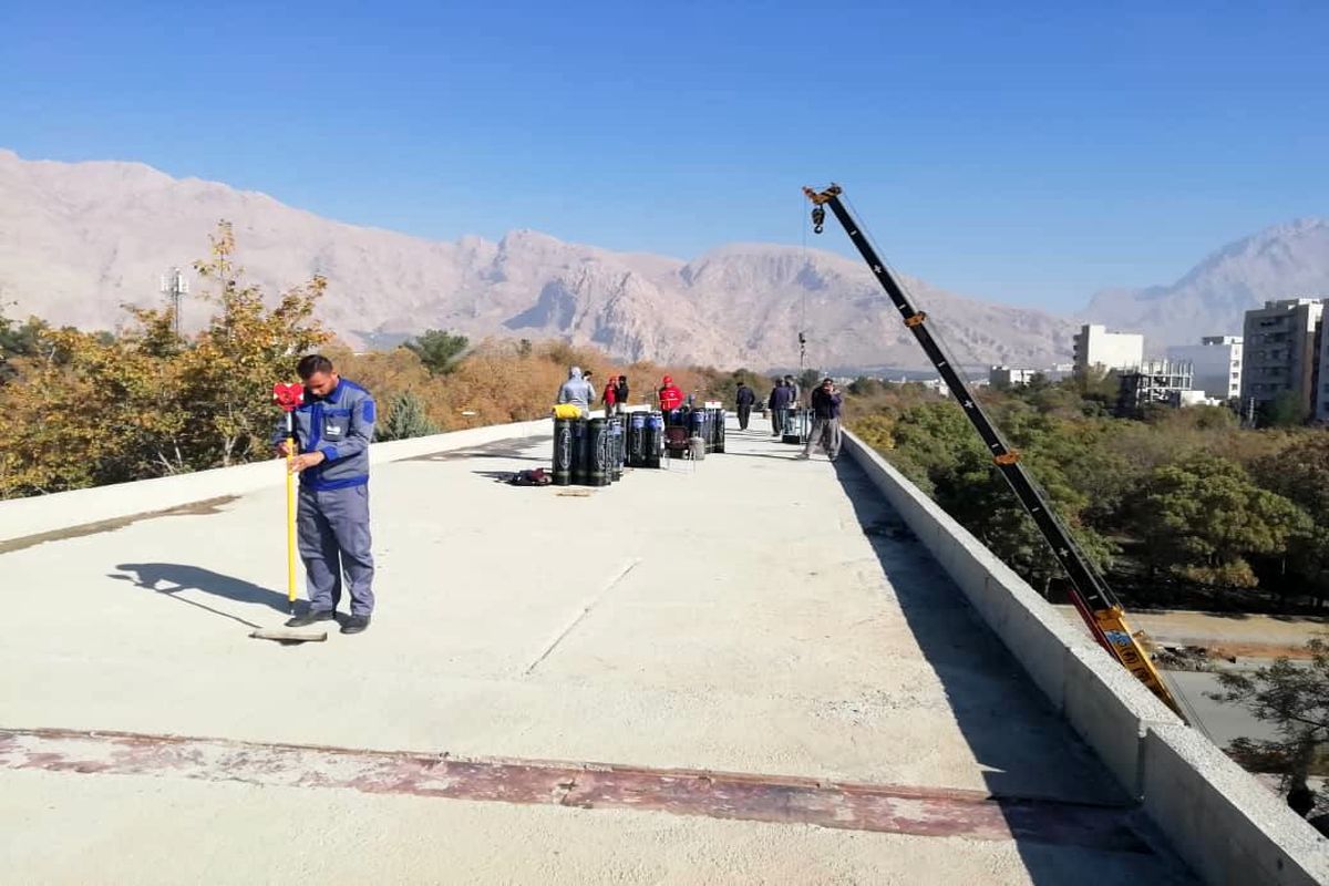 آغاز عایق بندی «ایزوبام» عرشه قطار شهری کرمانشاه