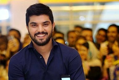 سینا مهراد با مسابقه «کاپیتان» مجری تلویزیون شد