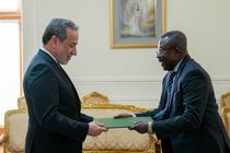 سفیر جدید غنا رونوشت استوارنامه خود را تسلیم وزیر امور خارجه کشورمان کرد