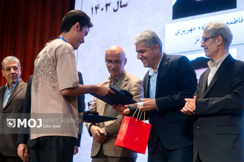 مراسم تجلیل از برگزیدگان المپیاد علمی دانشجویی کشور