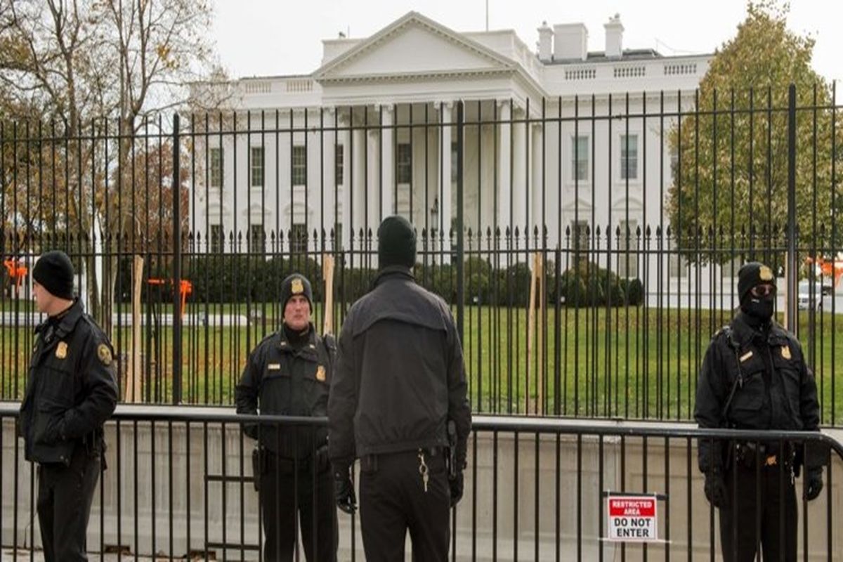 بازداشت یک زن مسلح در نزدیکی کاخ سفید توسط پلیس آمریکا