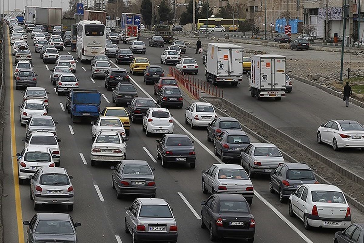 آخرین وضعیت ترافیکی راه های کشور در ساعات پایانی سال95/ترافیک سنگین در محورهای تهران-مشهد، کرج-چالوس و تهران-قم
