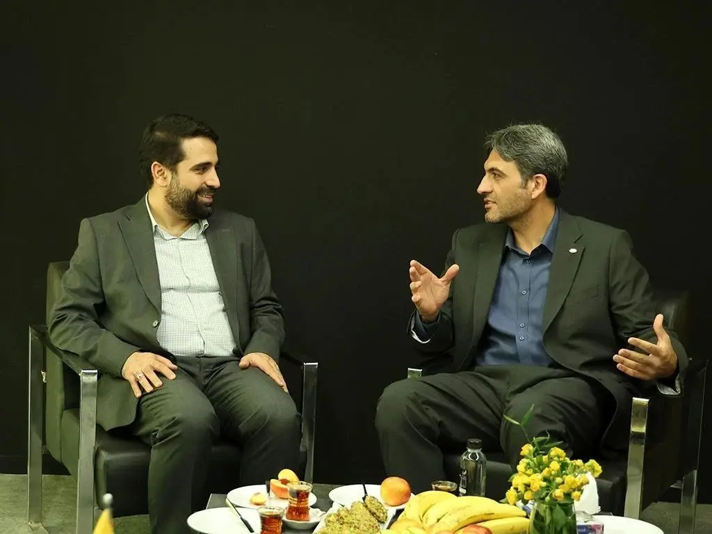 دبیر شورای عالی فضای مجازی از غرفه ایرانسل بازدید کرد