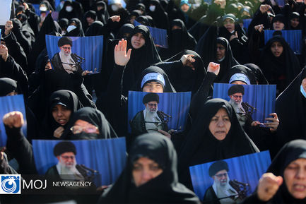 اجتماع بزرگ حمایت از مرجعیت و رهبر انقلاب اسلامی در حرم حضرت معصومه(س) (30) copy