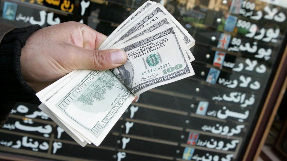 قیمت دلار در 30 بهمن به ۴۶۰۶ تومان رسید