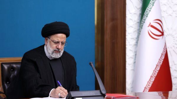 رئیس جمهوری ۲ قانون مصوب مجلس شورای اسلامی را برای اجرا ابلاغ کرد