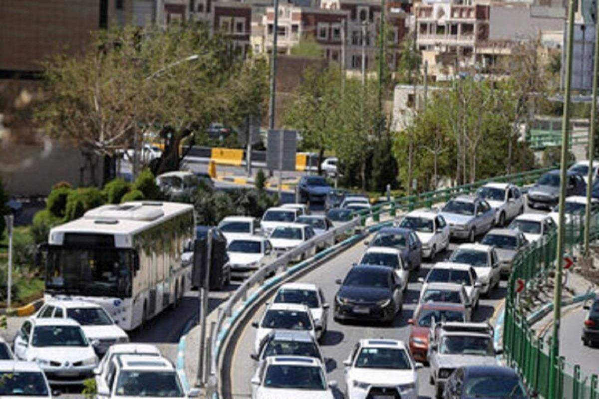 معابر تهران زیر بار ترافیک سنگین است