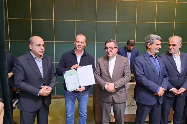 سند مالکیت زمین‌های حاشیه تالاب انزلی به ۵ هزار خانوار ساکن در حاشیه تالاب اهدا شد