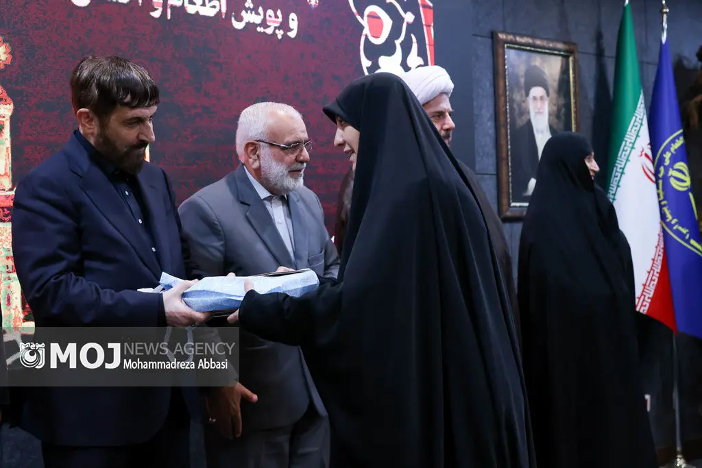 آئین تجلیل از خادمان کاروان رهسپاران عصر ظهور و پویش اطعام و احسان حسینی (ع)