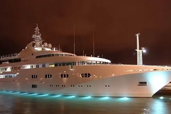 «پیانو لند»، نخستین کشتی تفریحی حلال جهان از مالزی حرکت می‌کند