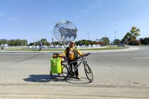 ورود دوچرخه سوار سفیر صلح و دوستی به کیش 