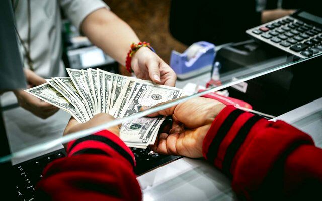 خرید ارز سهمیه‌ای با کارت ملی به حساب ارزی مردم واریز خواهد شد
