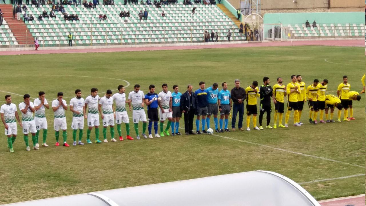 فوتبال بین خیبر خرم‌آباد و فجر سپاسی شیراز بدون گل به پایان رسید