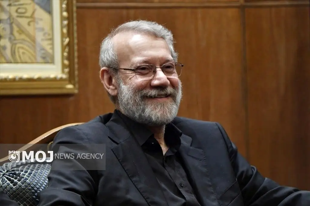 دبیر شورای عالی امنیت ملی استقبال از زندانیان آزاد شده را نماد پیروزی مقاومت دانست