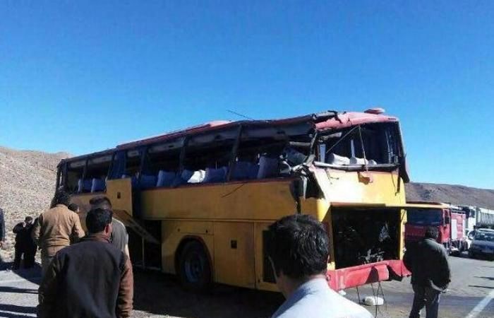 واژگونی اتوبوس در زنجان با 17 مجروح