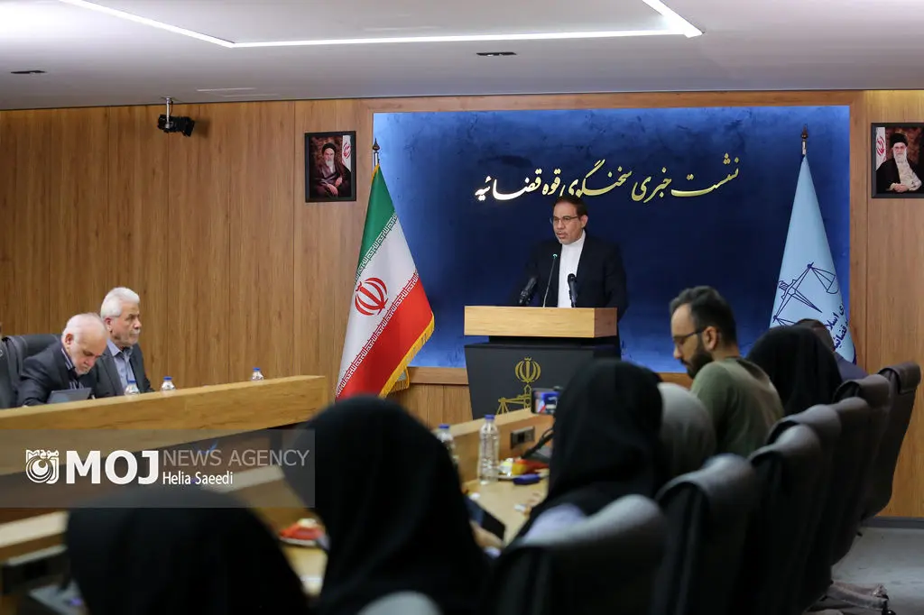 مدیران بانک آینده احضار و تفهیم اتهام شدند/شبنم نعمت زاده به زندان بازنگشته است