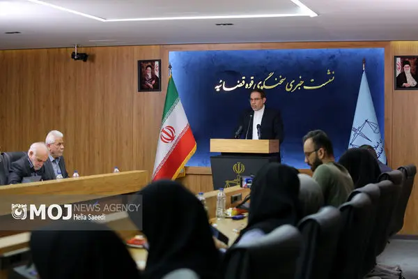 مدیران بانک آینده احضار و تفهیم اتهام شدند/شبنم نعمت زاده به زندان بازنگشته است