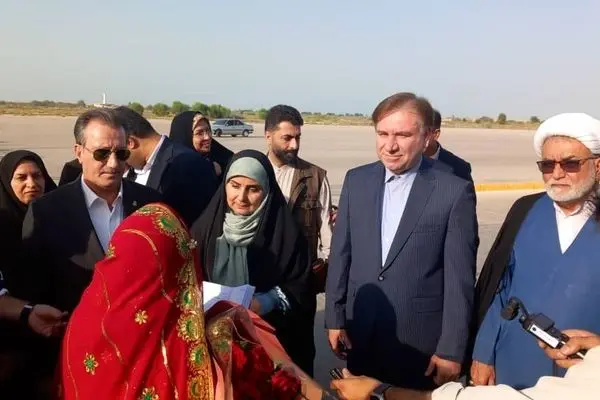 وزیر راه و شهرسازی وارد فرودگاه شهدای بوشهر شد