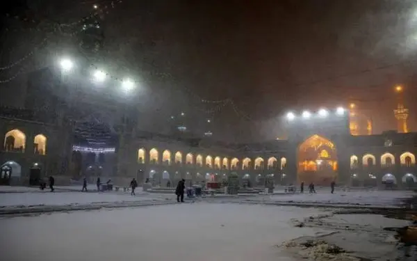 بارش شدید برف در حرم مطهر رضوی + فیلم
