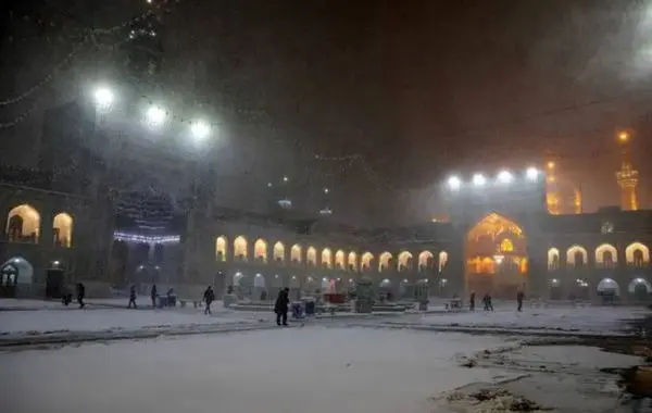 بارش شدید برف در حرم مطهر رضوی + فیلم