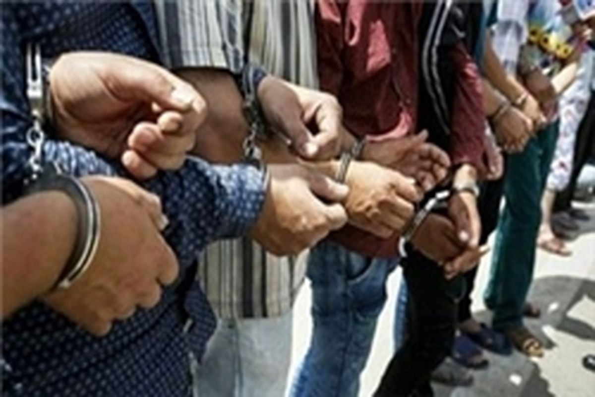 دستگیری 20 متهم تحت تعقیب مراجع قضائی در تیران و کرون