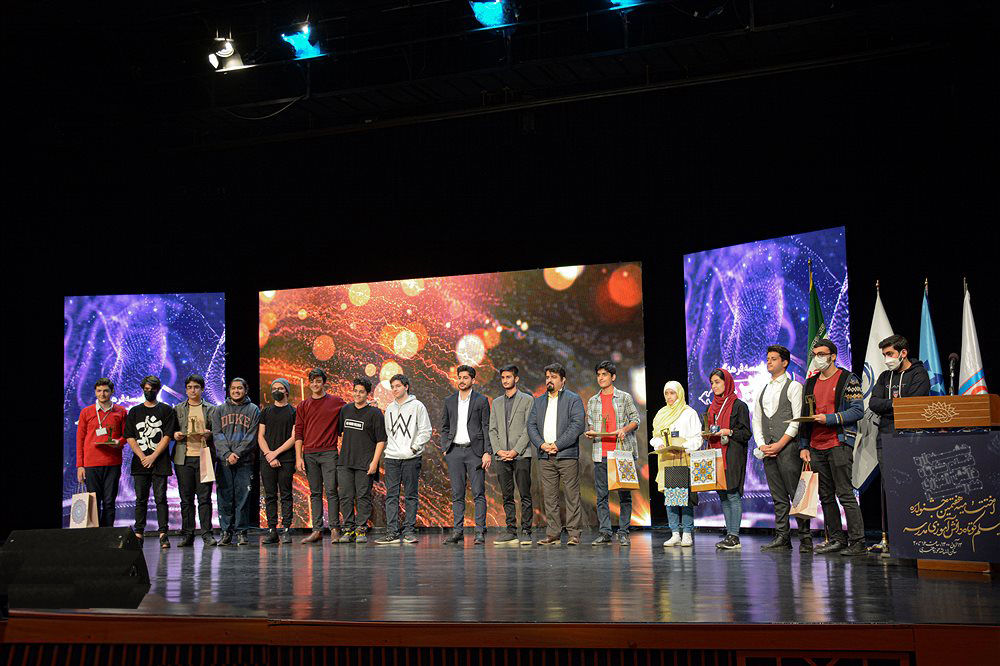 اهمیت برگزاری جشنواره های دانش آموزی از نظر ساترا/برگزیدگان هفتمین دوره جشنواره مدرسه تقدیر شدند