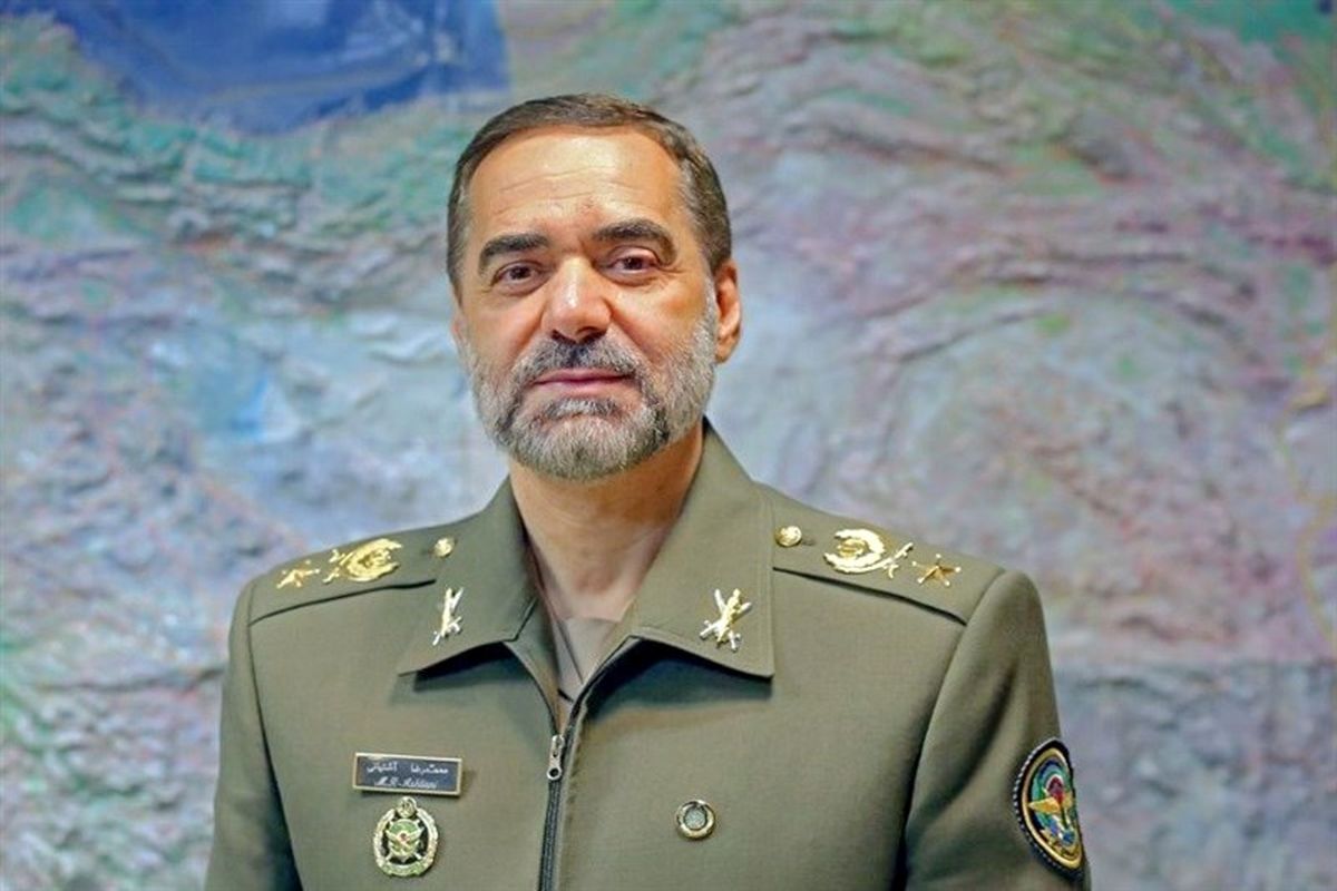  تبریک وزیر دفاع بابت انتصاب امیر واحدی به فرماندهی نیروی هوایی ارتش