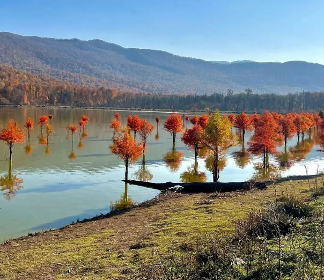 دریاچه «الندان» کاملاً خشک نشده است