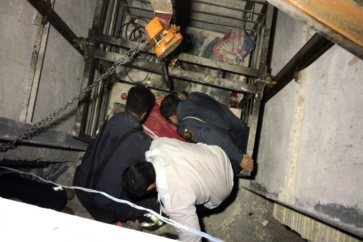 آسانسور شورای شهر همدان قربانی گرفت