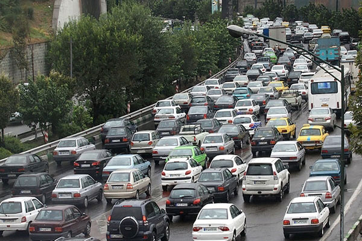 ترافیک پرحجم در آزادراه کرج - تهران