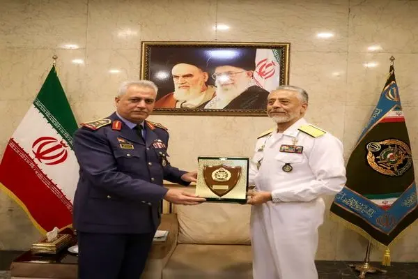 رئیس دانشگاه دفاع ملی عراق در ستاد فرماندهی کل ارتش حضور یافت