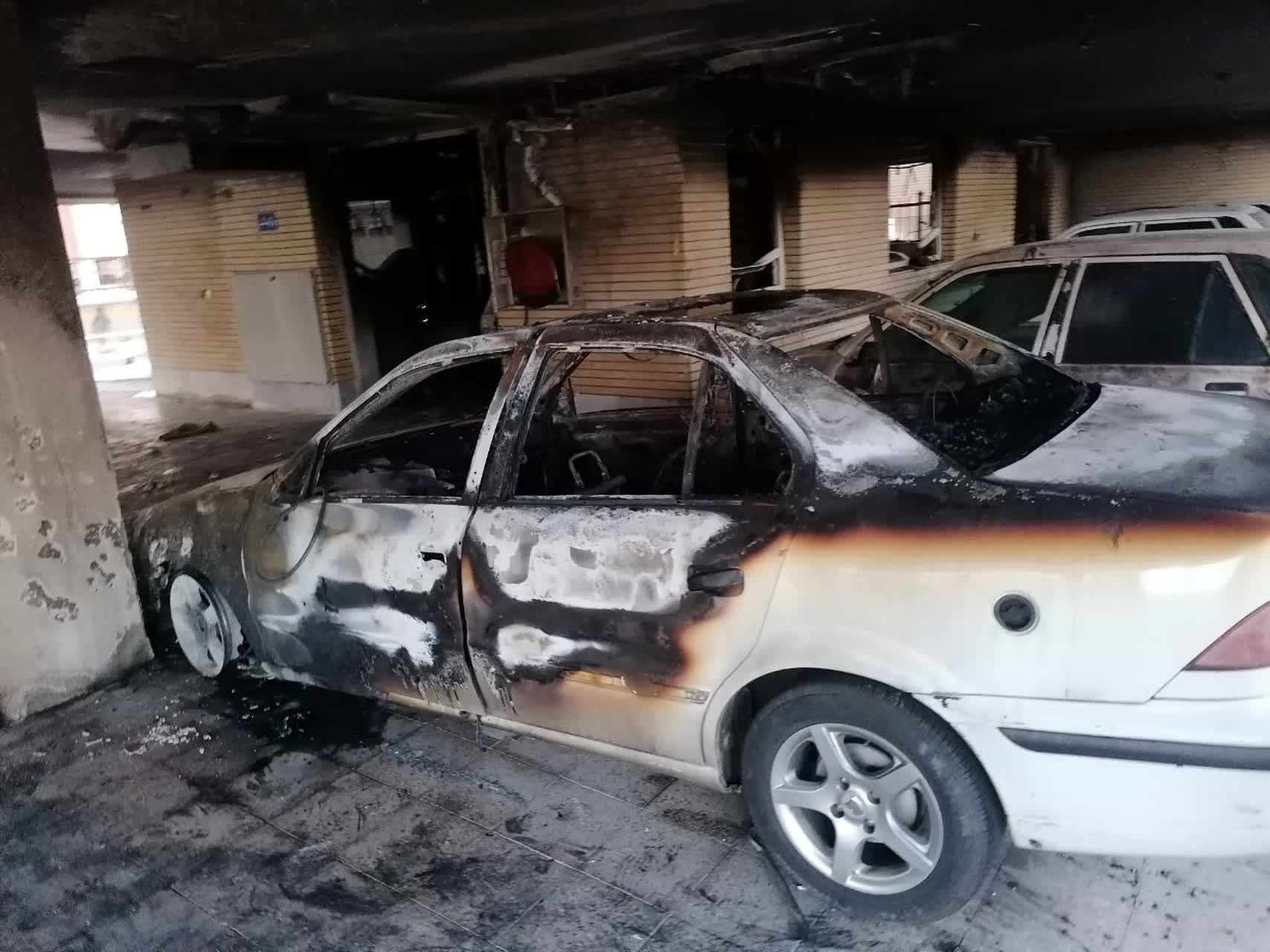 یک کشته و ۲۶ مصدوم در حادثه حریق یک خودرو در مجتمع مسکونی فولادشهر