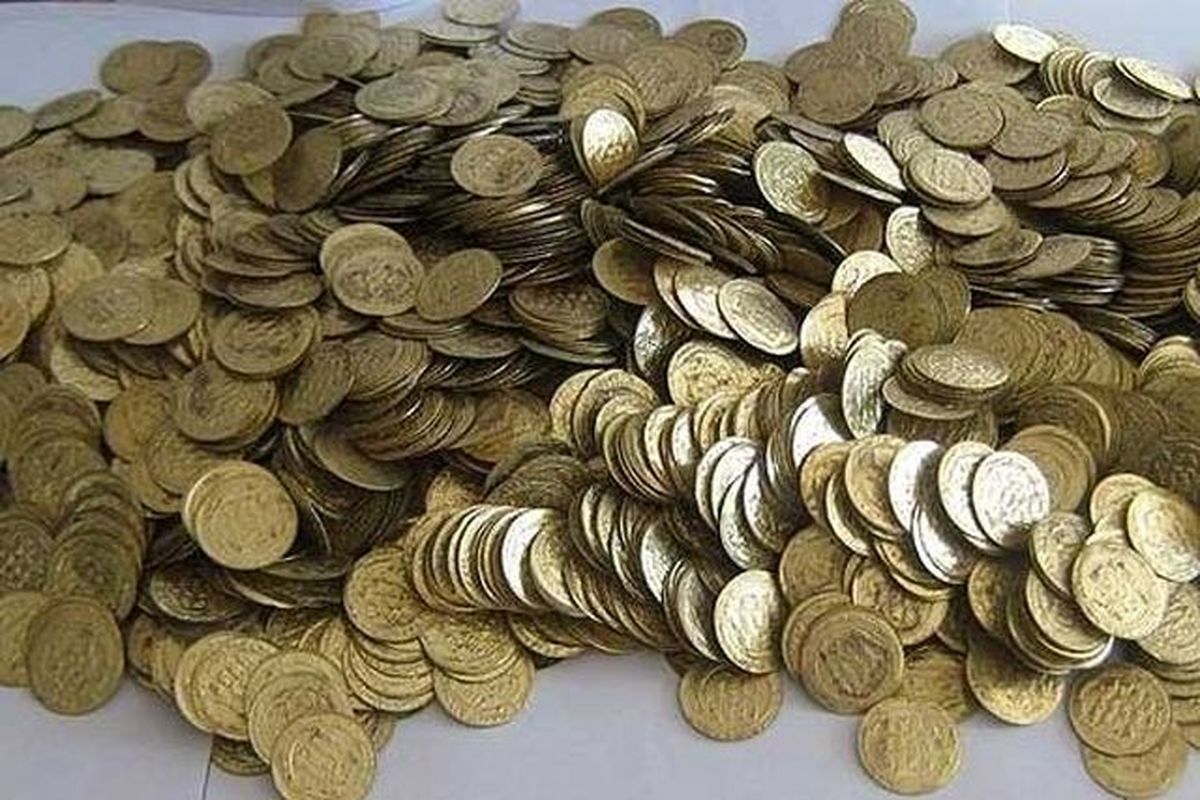 کشف ۱۱۴ عدد سکه عتیقه از دو قاچاقچی اشیای تاریخی