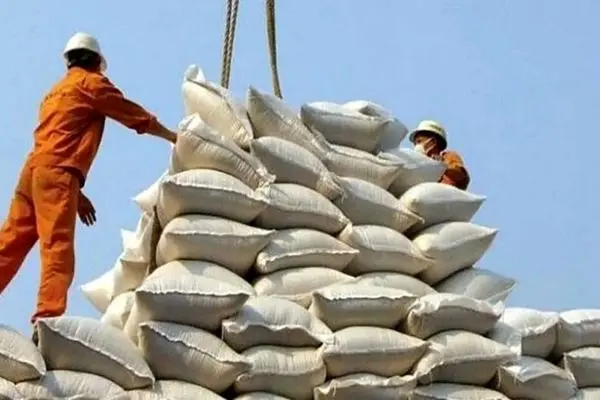 ترخیص برنج‌های تنظیم بازار از بندر شهید رجایی آغاز شد