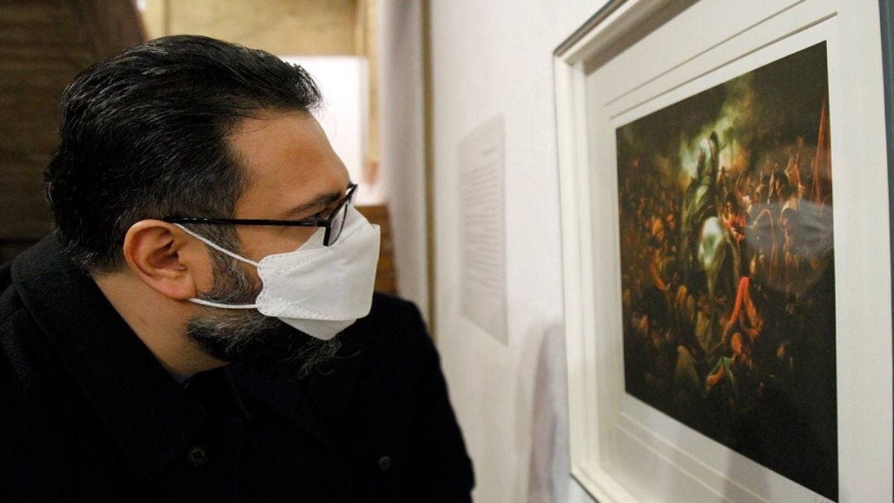 بازدید معاون هنری وزارت ارشاد از نمایشگاه آثار حسن روح الامین