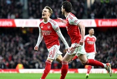 شب درخشان توپچی‌ها و توقف شیاطین سرخ