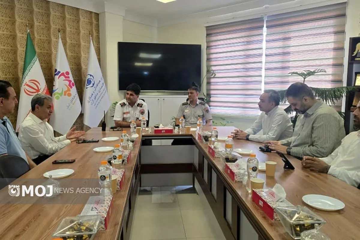 نشست آتش نشانی کیش با جامعه بازاریان کیش