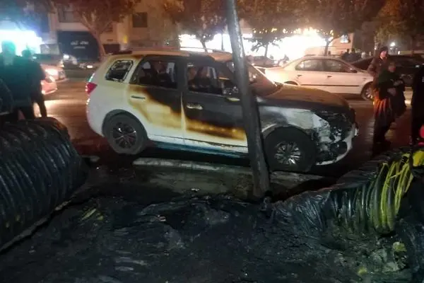 آتش‌سوزی دپوی لوله‌های پلی‌اتیلن در یادگار/ ۴ خودرو و سه منزل آسیب دید