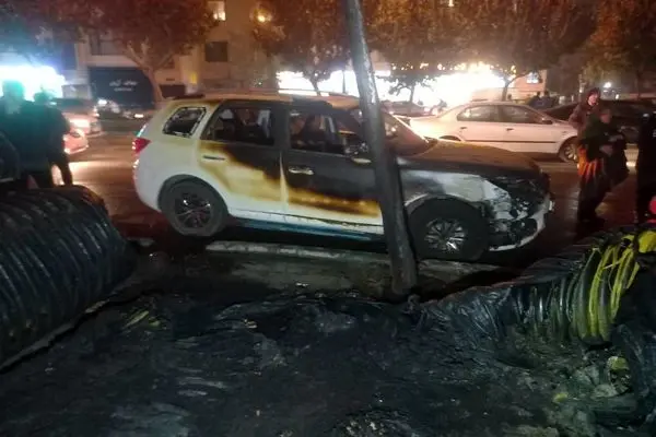 آتش‌سوزی دپوی لوله‌های پلی‌اتیلن در یادگار/ ۴ خودرو و سه منزل آسیب دید