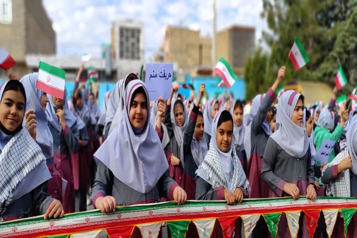 برگزاری جشن سپاسگزاری تحقق «وعده صادق» در مدارس استان اصفهان