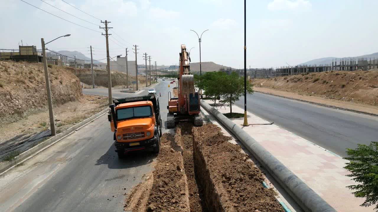 پیشرفت ۷۰ درصدی خط انتقال آب شهر صدرا از غرب به شرق