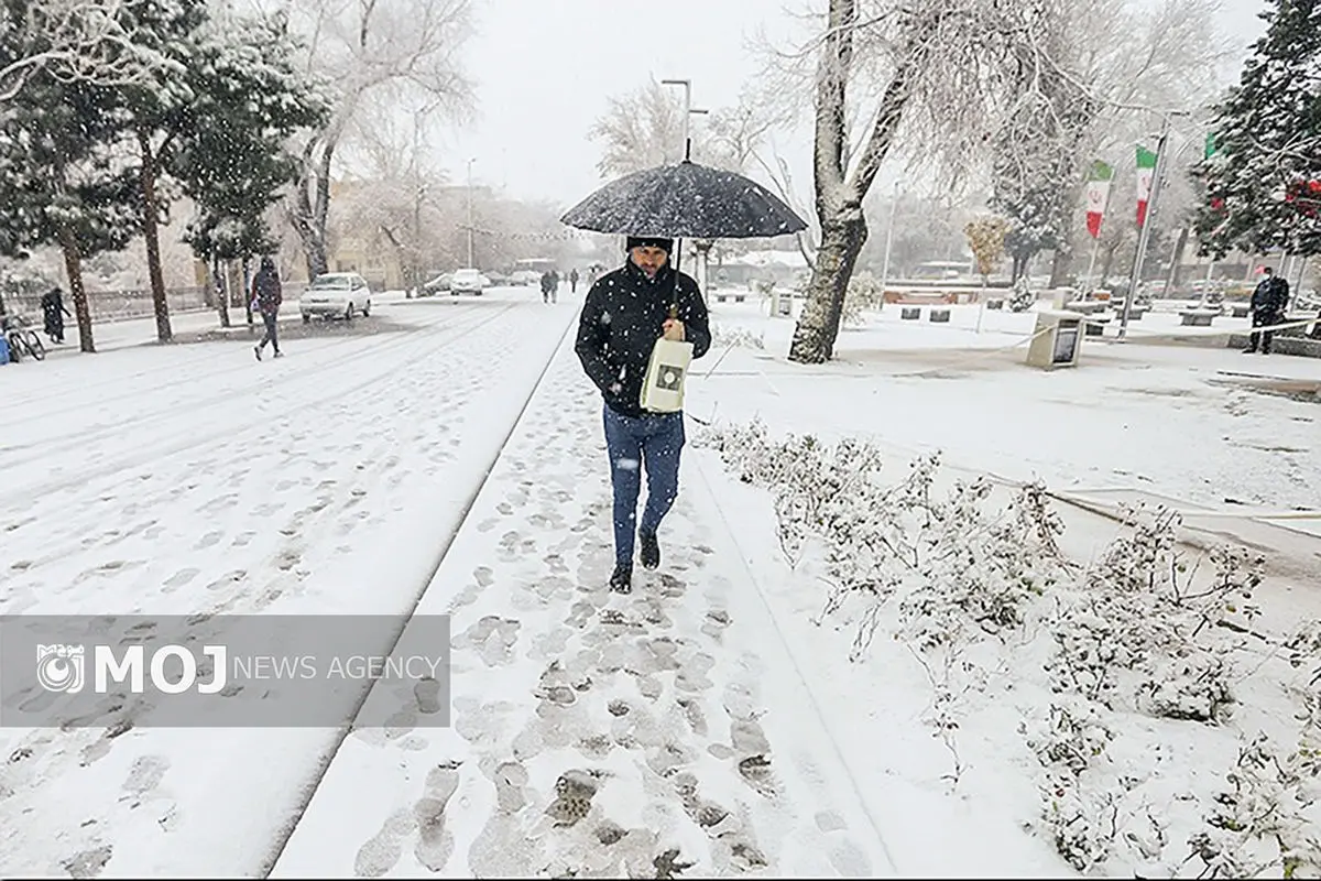 رئیس پلیس راهور تهران بزرگ نسبت به لغزنده بودن معابر پایتخت و خطر تصادفات هشدار داد